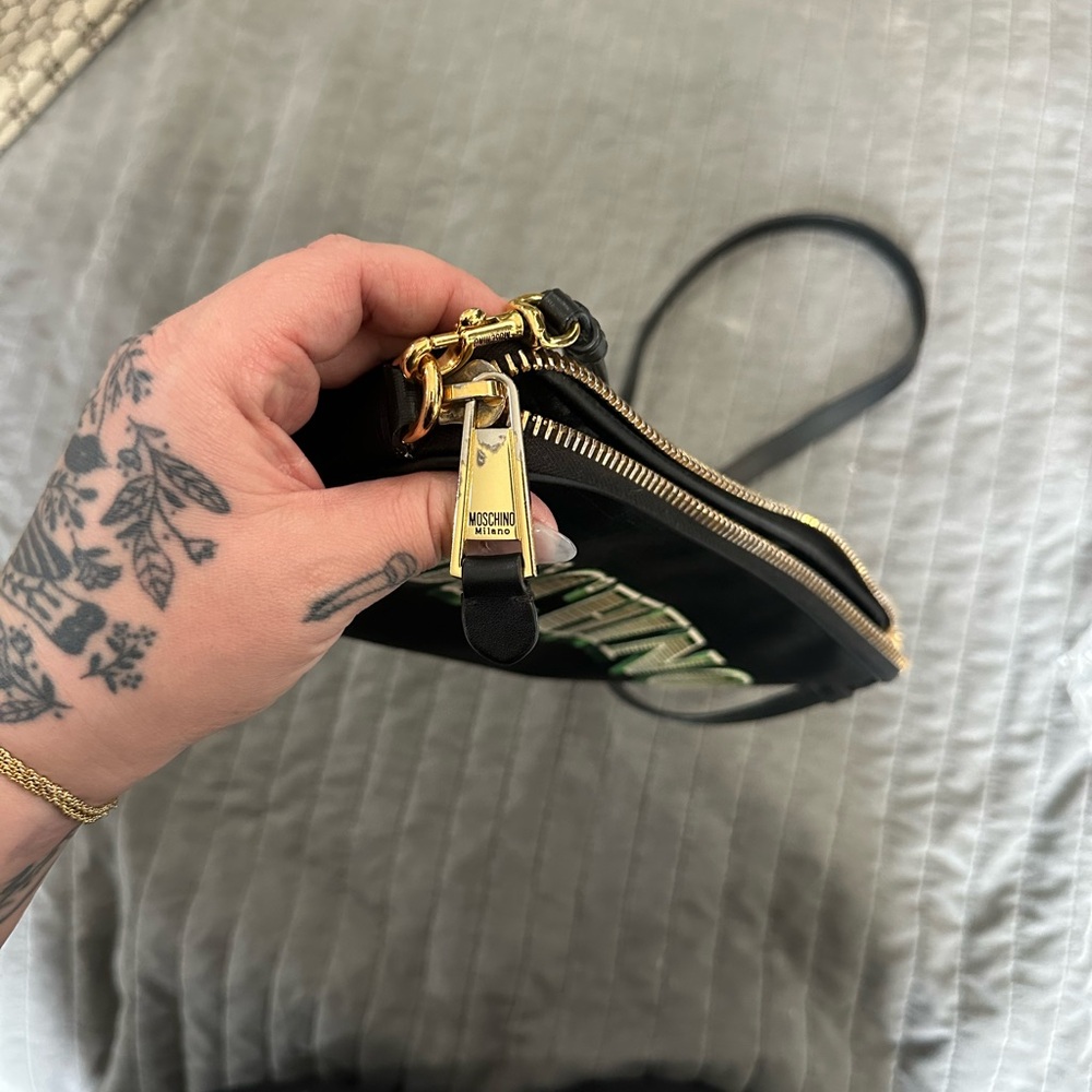 🧸💵MOSCHINO MONEY BEAR CROSSBODY💵🧸 - Picture 5 of 5